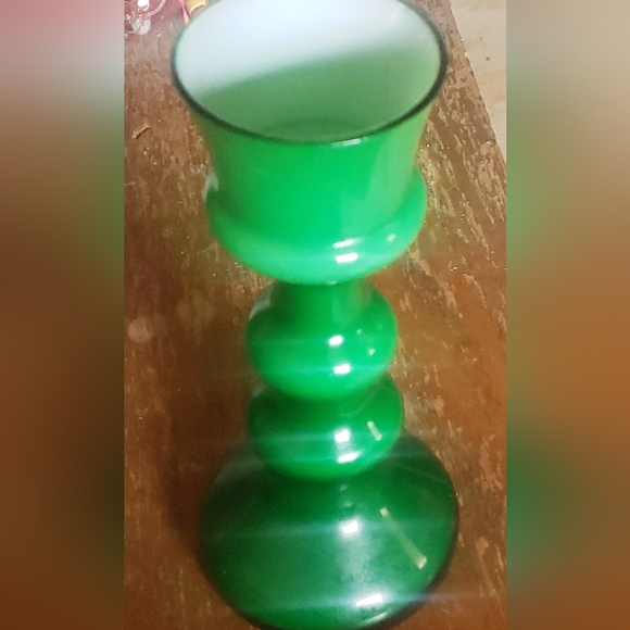 MCM 7" EMPOLI ITALY GREEN & WHITE CASED GLASS HOOPED VASE - Picture 3 of 7